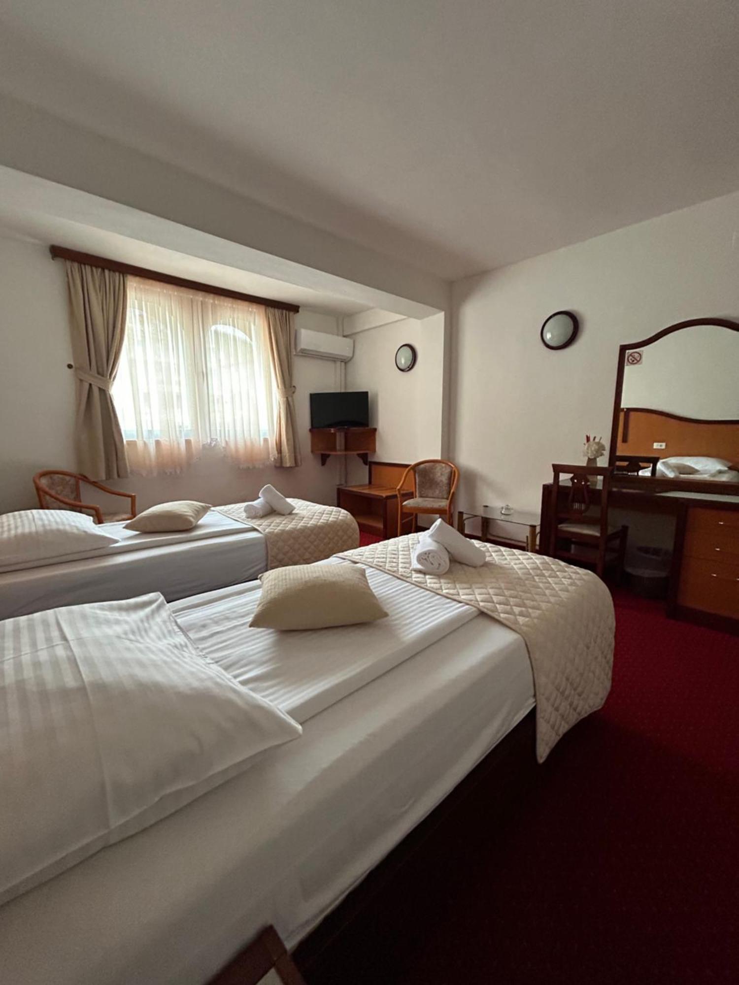 Hotel Bavaria Trogir Donji Seget Exterior foto